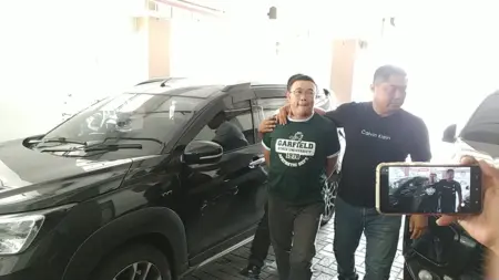 Polda Jatim menetapkan dua orang tersangka berinisial SAK dan MY, Senin (29/12/2025).