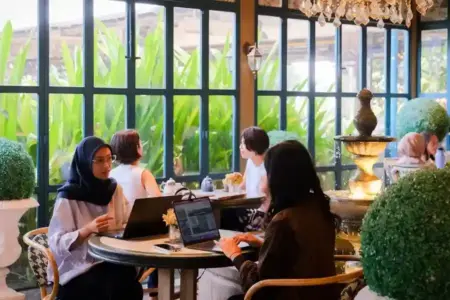 Kebijakan Work From Anywhere dinilai mampu mendorong pergerakan wisatawan dan belanja nasional selama libur Natal dan Tahun Baru 2025/2026.
