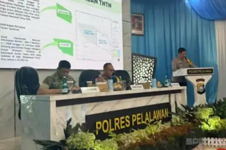 Kapolda Riau menegaskan penanganan konflik permukiman di Tesso Nilo harus mengedepankan pendekatan berkeadilan, dialog, dan solusi kemanusiaan berkelanjutan.