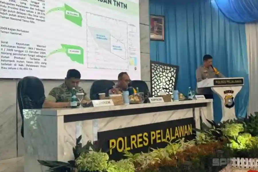 Kapolda Riau Dorong Solusi Berkeadilan dalam Penanganan Konflik Permukiman TNTN Kapolda Riau menegaskan penanganan konflik permukiman di Tesso Nilo harus mengedepankan pendekatan berkeadilan, dialog, dan solusi kemanusiaan berkelanjutan.