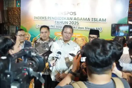 Kemenag menetapkan literasi Al-Qur’an sebagai syarat rekrutmen dan karier guru PAI setelah asesmen 2025 menunjukkan mayoritas guru masih di level dasar.
