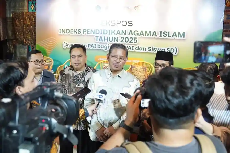 Kemenag menetapkan literasi Al-Qur’an sebagai syarat rekrutmen dan karier guru PAI setelah asesmen 2025 menunjukkan mayoritas guru masih di level dasar.