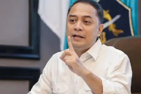 Wali Kota Surabaya Eri Cahyadi mengecam kekerasan terhadap Nenek Elina dan menegaskan sengketa rumah harus diselesaikan melalui proses hukum.