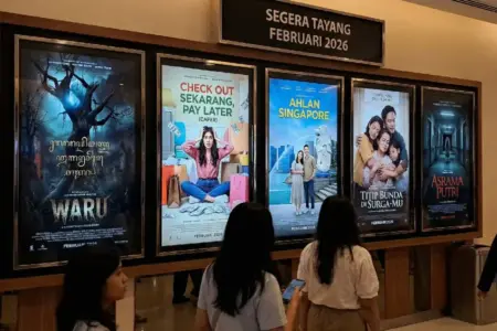 Suasana Bioskop dengan sederet poster film yang akan tayang pada Bulan Februari 2026 (foto ilustrasi AI)