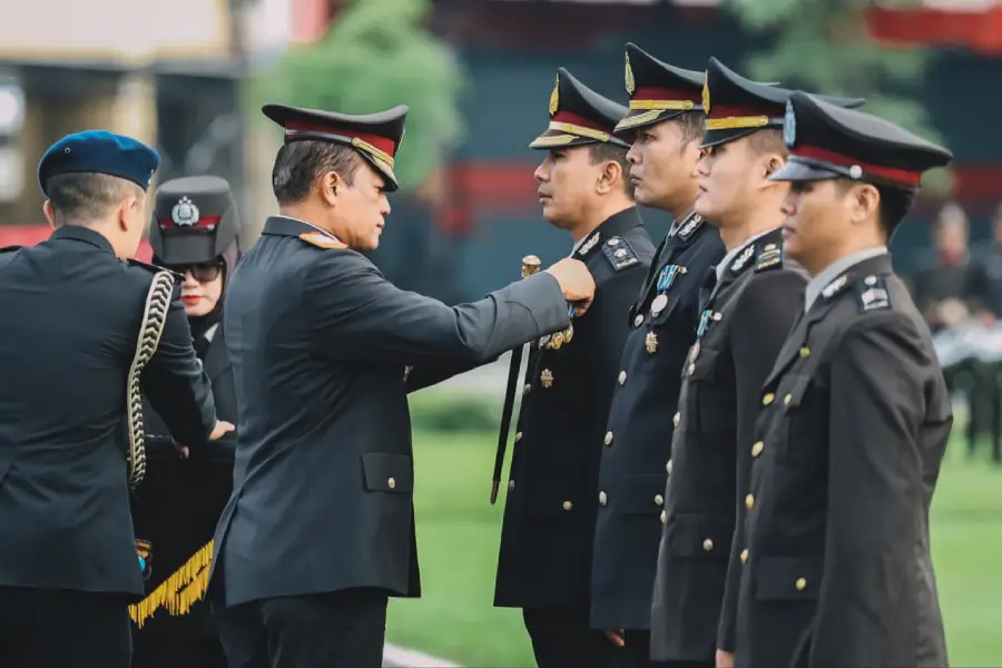 2.684 Personel Polda Jatim Dapat Tanda Kehormatan