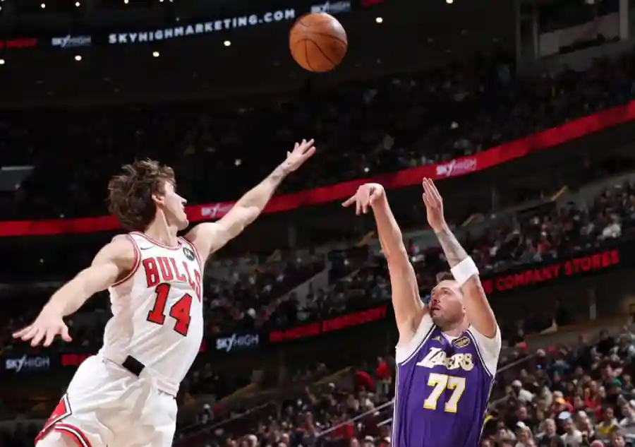 Luka Doncic Meledak 46 Poin, Lakers Hentikan Laju Chicago Bulls