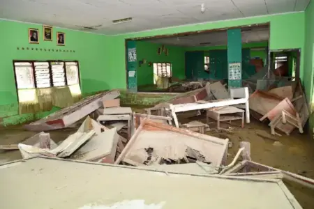Kemendikdasmen Terbitkan Aturan Pembelajaran Fleksibel bagi Sekolah Terdampak Bencana Kemendikdasmen menerbitkan Surat Edaran Nomor 1 Tahun 2026 sebagai acuan pembelajaran fleksibel dan aman bagi satuan pendidikan terdampak bencana.