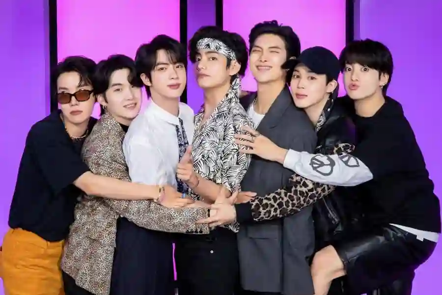 BTS formasi lengkap (sumber foto: soompi)
