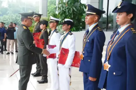 Panglima TNI Jenderal Agus Subiyanto melantik 260 Perwira Prajurit Karier Progsus TA 2026 di Mabes TNI, Jakarta Timur.