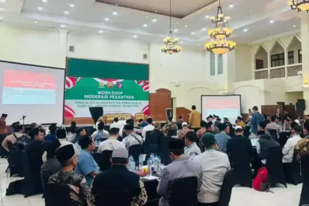 Densus 88 Polri dan BPIP RI menguatkan moderasi beragama dan ideologi Pancasila di pesantren melalui Workshop FKPP Eks JI di UIN Ciputat.