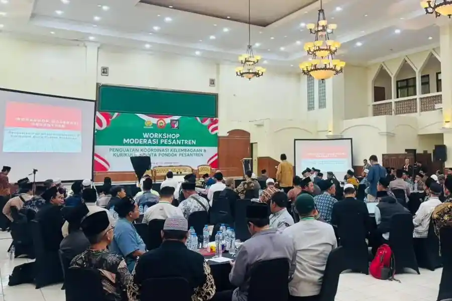 Densus 88 Polri dan BPIP RI menguatkan moderasi beragama dan ideologi Pancasila di pesantren melalui Workshop FKPP Eks JI di UIN Ciputat.