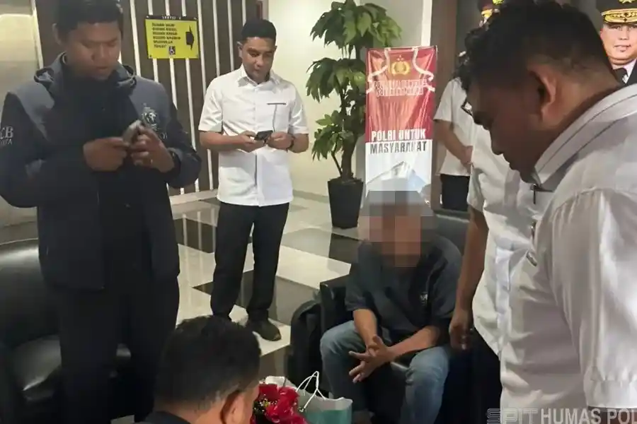Polri Tangkap Buronan TPPO Rohingya Jaringan Aceh–Bangladesh Lewat Kerja Sama Interpol Polri menangkap buronan TPPO jaringan Aceh–Bangladesh berinisial HS di Turki melalui kerja sama Interpol setelah diterbitkan Red Notice.
