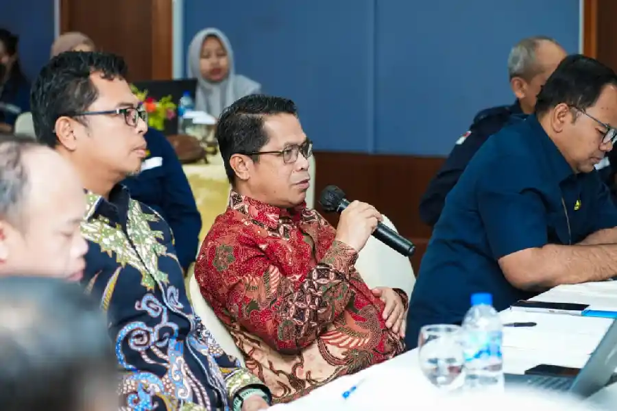 Kementerian ESDM Kawal Ketat Pemulihan Blok Rokan Pascagangguan Pipa Gas Direktur Jenderal Minyak dan Gas Bumi (Dirjen Migas) Laode Sulaeman melakukan kunjungan kerja sekaligus memimpin rapat koordinasi teknis kelistrikan di Pertamina Hulu Rokan, Rumbai, Jumat (23/1)