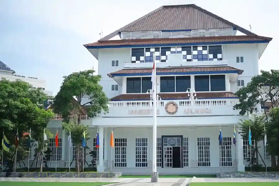 Calon Mahasiswa Baru Wajib Tahu, Ini Ragam Kegiatan dan Beasiswa Pendidikan di Unair Gedung Rektorat Universitas Airlangga Surabaya
