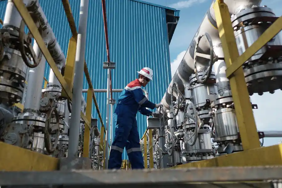 Pertamina EP Adera Field menemukan sumur minyak ABB-143 (U1) dengan potensi aliran awal 3.442 BOPD, mendukung target peningkatan produksi 2026.