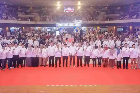 AEE 2026 Resmi Dibuka, UNAIR Hadirkan Interaksi Rektor, Golden Ticket, hingga Tur Kampus AEE 2026 resmi dibuka di UNAIR. Hadirkan meet and greet pimpinan, Golden Ticket, booth fakultas, hingga tur kampus bagi calon mahasiswa.