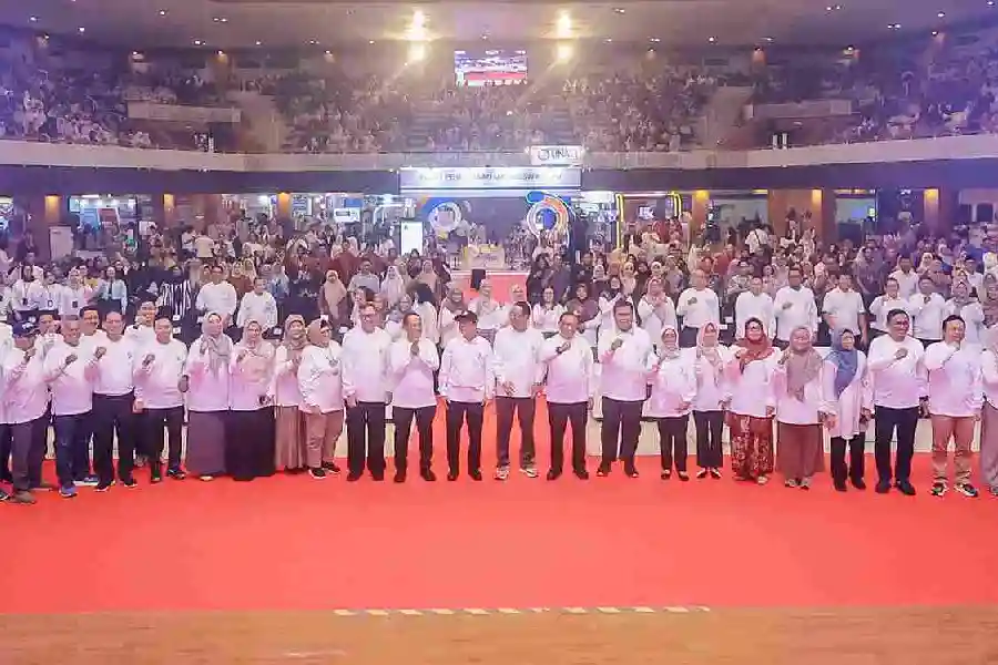 AEE 2026 Resmi Dibuka, UNAIR Hadirkan Interaksi Rektor, Golden Ticket, hingga Tur Kampus AEE 2026 resmi dibuka di UNAIR. Hadirkan meet and greet pimpinan, Golden Ticket, booth fakultas, hingga tur kampus bagi calon mahasiswa.