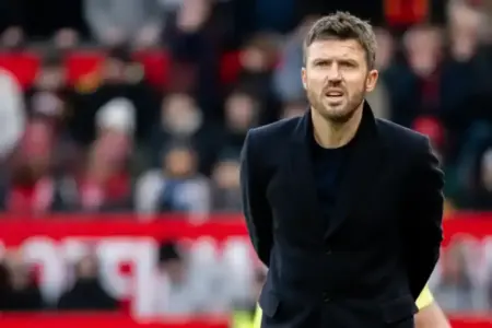 Michael Carrick pelatih Manchester United. (Foto: Official Man Utd)
