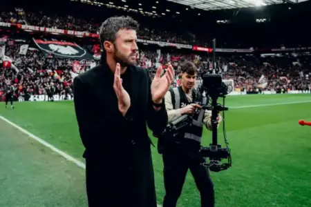 Michael Carrick pelatih Manchester United. (Foto: Official Man Utd)