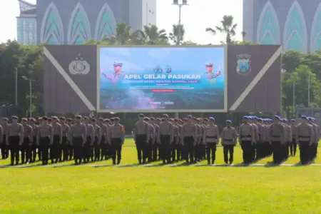 Polda Jatim kembali menggelar Operasi Keselamatan Semeru 2026. Operasi tersebut resmi dimulai setelah apel gelar pasukan yang digelar di Lapangan Mapolda Jatim, Senin (2/2/2026).