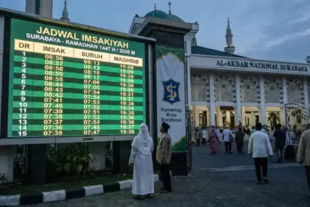 Simak jadwal imsakiyah dan waktu buka puasa Surabaya Ramadhan 2026 lengkap satu bulan. Panduan sahur, sholat, dan berbuka ini mengacu pada hisab Surabaya serta potensi perbedaan awal puasa 1447 H.