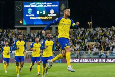 Cristiano Ronaldo menandai comeback manis dengan gol kemenangan saat Al Nassr menaklukkan Al Fateh 2-0 di Saudi Pro League 2025/2026.