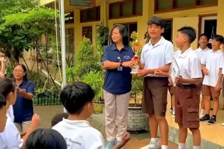 Sekolah di Surabaya Akui Pembatasan Gawai Tingkatkan Fokus Belajar dan Interaksi Sosial Siswa Kegiatan di SMPK St. Vincentius Surabaya