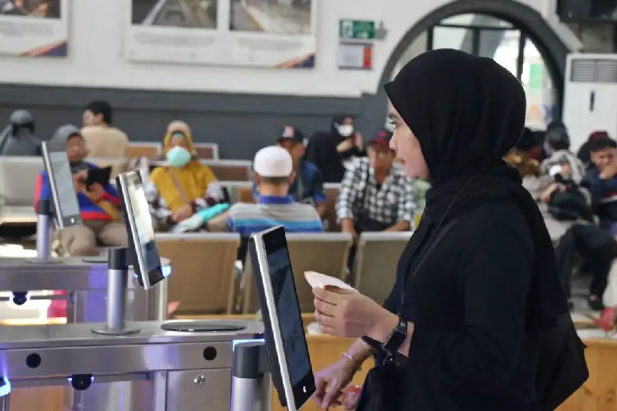 Face Recognition KAI Digunakan 890 Ribu Pelanggan Selama Januari 2026, Dorong Efisiensi dan Layanan Ramah Lingkungan Sebanyak 890 ribu pelanggan KA Jarak Jauh memanfaatkan face recognition KAI selama Januari 2026, mempercepat boarding dan menghemat biaya operasional.