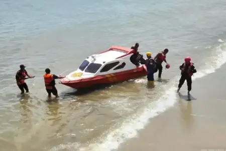 Tim SAR gabungan melanjutkan hari ketiga pencarian korban tenggelam di Pantai Seraya, Balikpapan, dengan memperluas radius operasi laut.