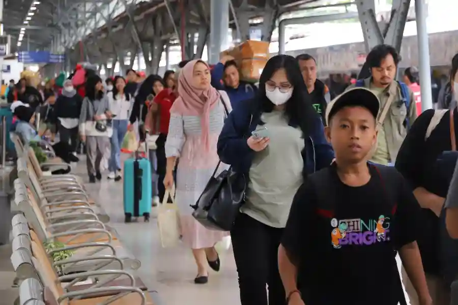Proyeksi Mudik Lebaran 2026 Capai 143,9 Juta Orang, Kemenhub Siapkan Ribuan Armada dan Diskon Tiket Ilustrasi mudik lebaran dengan kereta api (foto: Dok KAI)