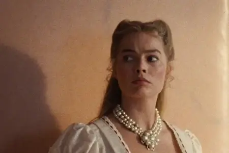 Margot Robbie dan Wuthering Heights Puncaki Box Office Global, Raihan Tembus £7,6 Juta di Inggris! Margot Robbie dalam Wuthering Heights (2026) (foto: Dok Warner Bros.)