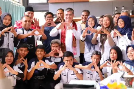 Kemnaker hadirkan pelatihan vokasi inklusif di Padang untuk disabilitas dan lansia, fokus pada peluang kerja dan wirausaha berkelanjutan.