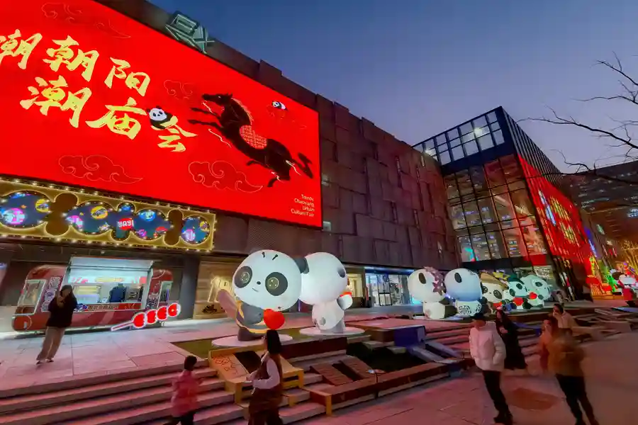 Trendy Temple Fair di Chaoyang Beijing hadirkan 100 instalasi panda, IP global, hingga pasar Imlek modern dari 10 Februari–8 Maret 2026.
