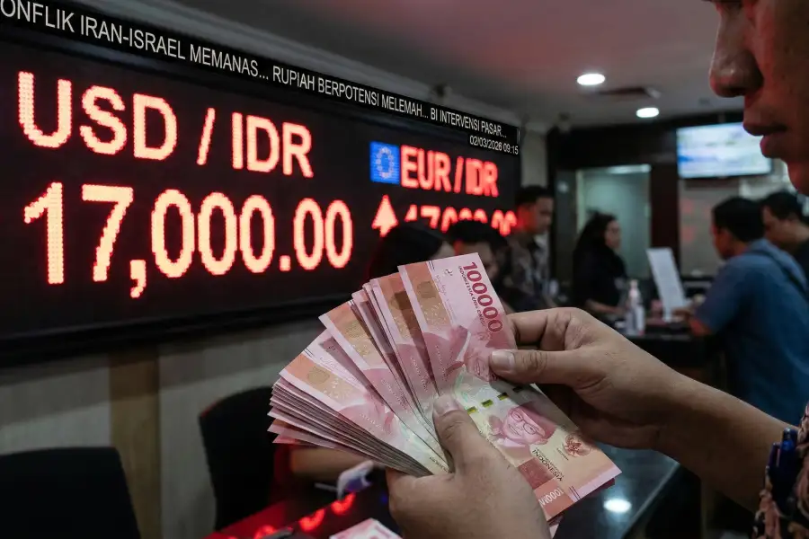 Konflik Iran dan Perang Dagang AS Ancam Rupiah Tembus Rp 17.000