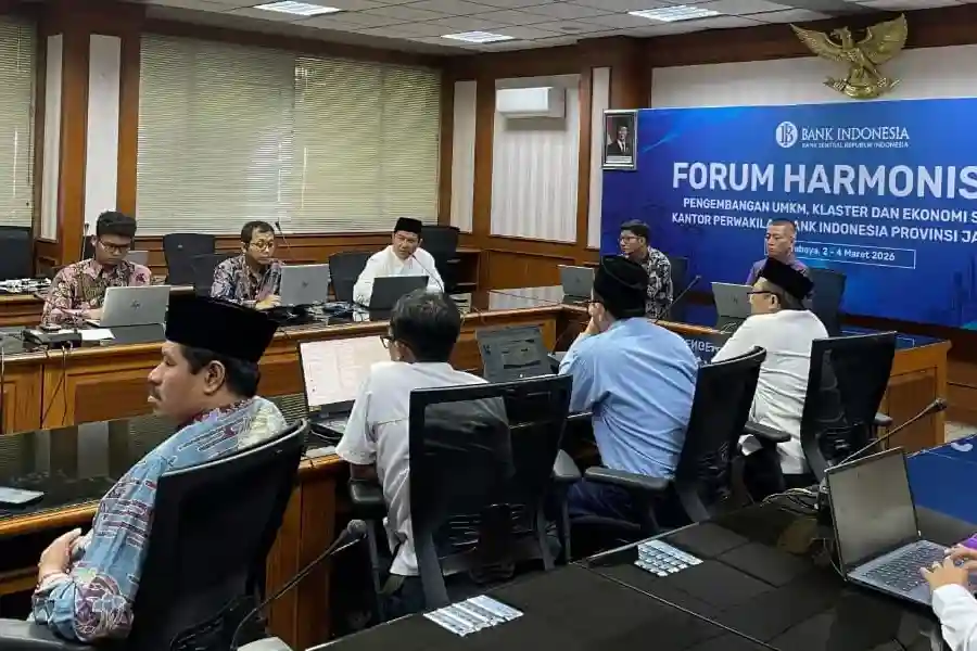 OPOP Jatim tegaskan komitmen ekonomi syariah dalam Rakor Forhar BI Jatim. Lebih 1.600 pesantren telah diberdayakan sejak 2019.