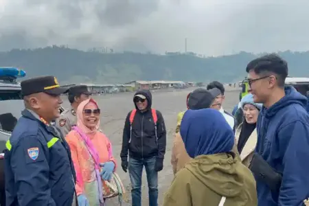 Libur Lebaran 2026, Polisi Perketat Patroli di Gunung Bromo Demi Keamanan Wisatawan Polres Probolinggo intensifkan patroli di Gunung Bromo saat libur Lebaran 2026 guna menjaga keamanan wisatawan di tengah cuaca ekstrem.