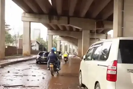 Sisa lumpur bekas banjir di Nairobi