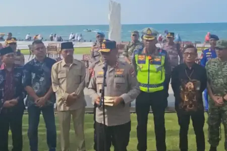 Arus Balik Lebaran 2026 Lancar, Kapolda Jatim Imbau Pemudik ke Bali Manfaatkan Buffer Zone di Ketapang Arus balik ke Bali lancar, Kapolda Jatim imbau pemudik manfaatkan buffer zone di Pelabuhan Ketapang demi kelancaran dan keselamatan.