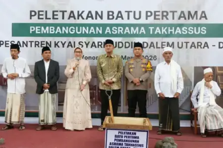 Bupati Lumajang Indah Amperawati meresmikan pembangunan Asrama Takhassus Ponpes Kyai Syarifuddin untuk memperkuat pembinaan 600 santri generasi Qurani.