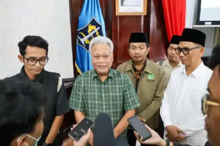 Pemkot Surabaya berkoordinasi dengan Kemenag dan 34 LAZ untuk sinkronisasi data penyaluran zakat agar tepat sasaran dan tidak terjadi bantuan ganda.