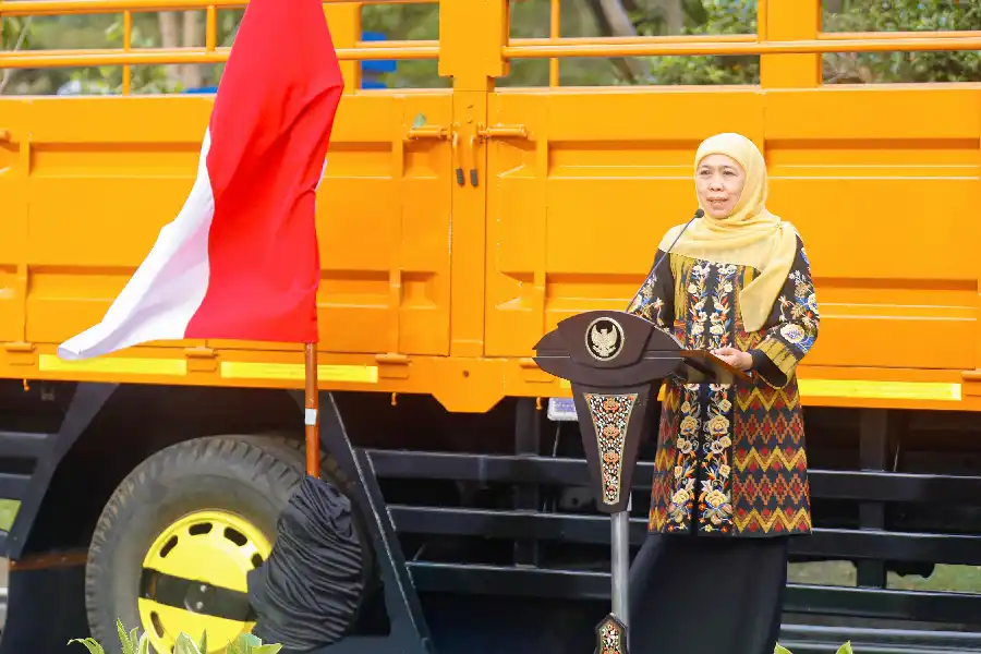 Khofifah Serahkan Truk Hasil Normalisasi Dimensi, Jatim Optimistis Wujudkan Zero ODOL 2027 Gubernur Khofifah menyerahkan truk hasil normalisasi dimensi untuk mendukung program Zero ODOL 2027 di Jawa Timur dan meningkatkan keselamatan transportasi.