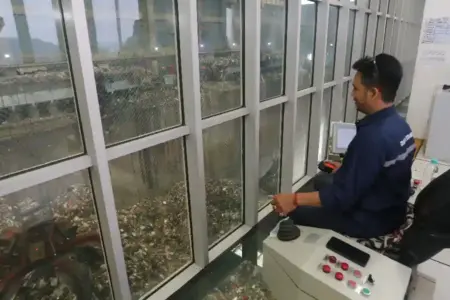 Pemkot Surabaya menyiapkan PSEL kedua untuk mengolah 800 ton sampah per hari menjadi energi listrik, melengkapi fasilitas waste to energy di Benowo.