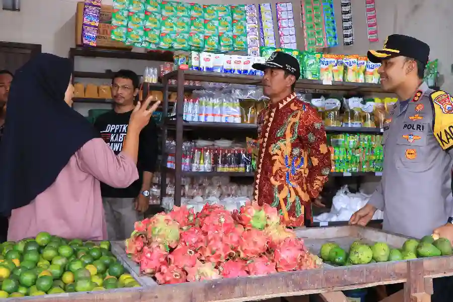 Polres Ngawi dan Pemkab Sidak Pasar Paron, Pastikan Harga Bapokting Stabil Jelang Idulfitri 1447 H Polres Ngawi bersama Pemkab memantau harga dan stok bahan pokok di Pasar Paron guna menjaga stabilitas selama Ramadan hingga Idulfitri 1447 H.