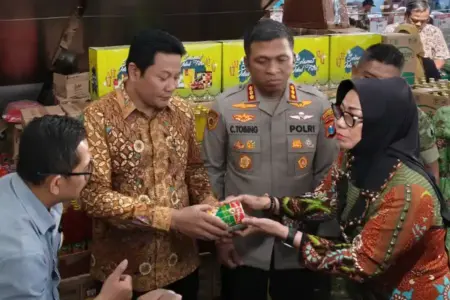 Bupati Sidoarjo Sidak Swalayan Jelang Lebaran 2026, Pastikan Harga Sembako Stabil dan Produk Aman Bupati Sidoarjo Subandi sidak swalayan jelang Idulfitri 1447 H. Harga sembako dinilai stabil, kualitas produk diawasi, dan infrastruktur dipersiapkan.