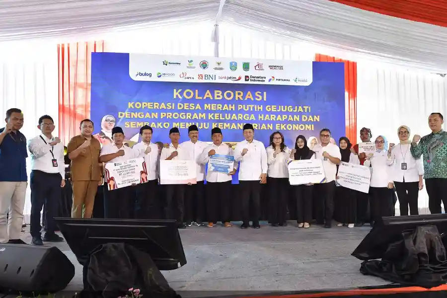 Mensos Gus Ipul Dorong 5 Juta KPM PKH di Jawa Timur Gabung Koperasi Desa Merah Putih Mensos Saifullah Yusuf dorong 5 juta KPM PKH di Jawa Timur menjadi anggota Koperasi Desa Merah Putih untuk memperkuat kemandirian ekonomi keluarga.