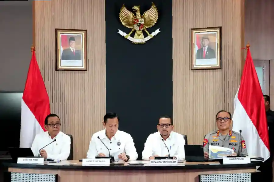 Mudik Lebaran 2026 Dijaga Ketat, Polri Kerahkan 161 Ribu Personel dan Optimalkan Layanan Darurat 110 Polri siap kerahkan 161 ribu personel dan 2.746 pos pengamanan untuk mudik Lebaran 2026. Layanan darurat 110 dioptimalkan untuk respons cepat bagi pemudik.