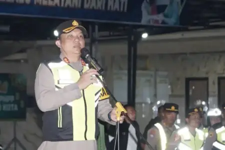 Polres Mojokerto Kota Kerahkan Ratusan Personel Amankan Malam Takbir Idulfitri 1447 H Polres Mojokerto Kota siagakan ratusan personel untuk amankan malam takbir Idulfitri 1447 H melalui Operasi Ketupat Semeru 2026.