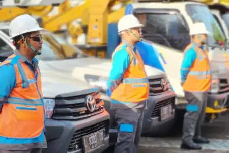 PLN Siagakan 5.524 Personel Jaga Listrik Jawa Timur Saat Ramadan dan Idulfitri 2026 PLN siagakan 5.524 personel dan ratusan peralatan untuk menjaga keandalan listrik Jawa Timur selama Ramadan dan Idulfitri 2026.