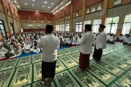 BAZNAS Pacitan Salurkan 24,5 Ton Zakat Fitrah ke 170 Desa Saat Ramadan 1447 H BAZNAS Pacitan menghimpun 24,5 ton zakat fitrah Ramadan 1447 H dan menyalurkannya ke 170 desa serta puluhan lembaga keagamaan.
