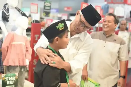 Program OASE BAZNAS Kediri: 43 Anak Yatim Diajak Belanja Lebaran Bersama Wakil Wali Kota Program OASE BAZNAS Kediri ajak 43 anak yatim belanja kebutuhan Lebaran bersama Wakil Wali Kota Kediri di Ramayana, membawa kebahagiaan jelang Idulfitri.
